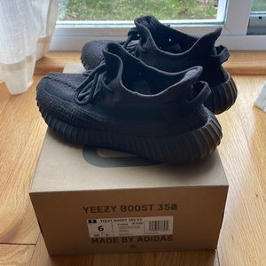 YEEZY BOOST 350 V2